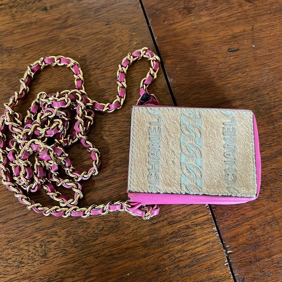 Chanel.      Chanel box too.  Gold hardware. Mini. Crosdbody   Earbud.  Damage. - Picture 3 of 7